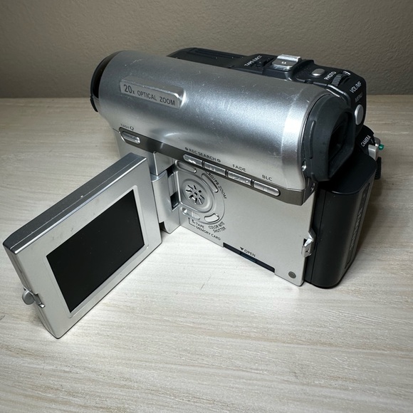 Samsung Digital-Cam SC-D353 NTSC Mini DV Camcorder UNTESTED No Charger for parts - Picture 7 of 11